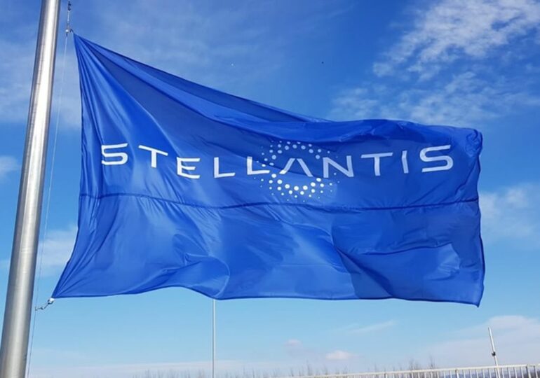 Trabalhadores da Stellantis na Itália e França Investem 65 Milhões de Euros em Ações da Montadora