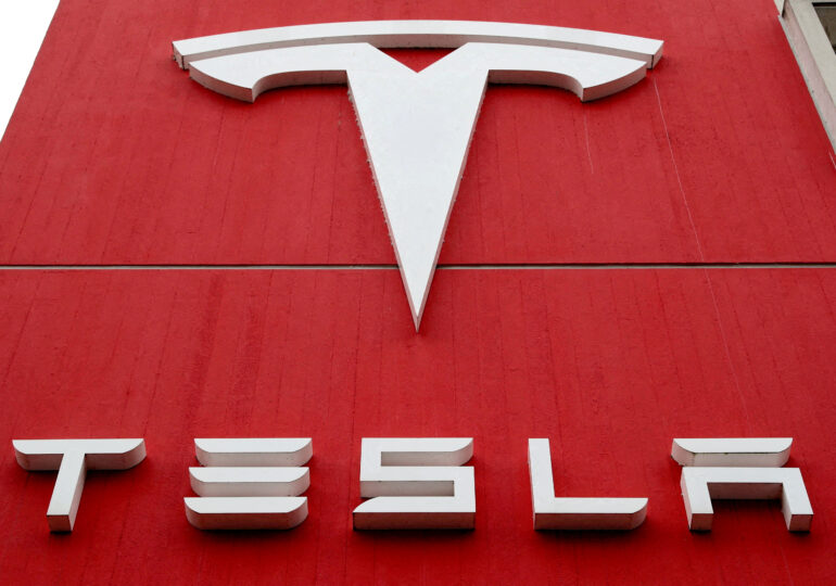 Tesla lança Model Y renovado na fábrica de Xangai