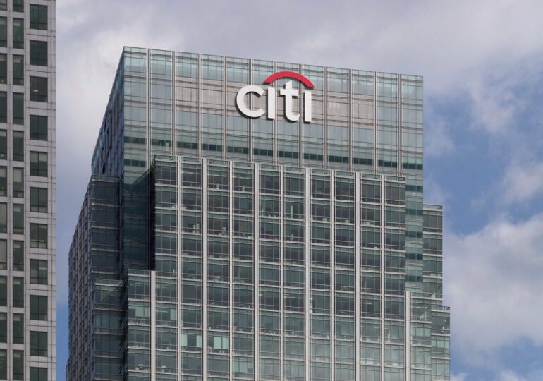 Redefinição Estratégica: Citigroup Anuncia Redução de 20.000 Empregos após Prejuízo no Quarto Trimestre