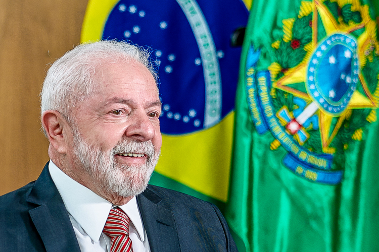 Lula Enfatiza a Importância do Financiamento para Exportações e Competitividade no Mercado Global