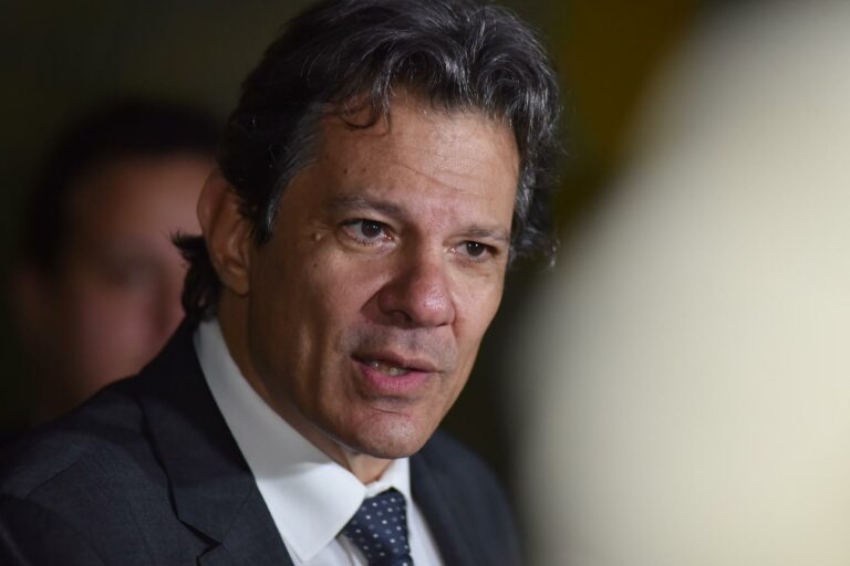 Ministro da Fazenda Busca Apoio da Febraban para Projetos de Crédito