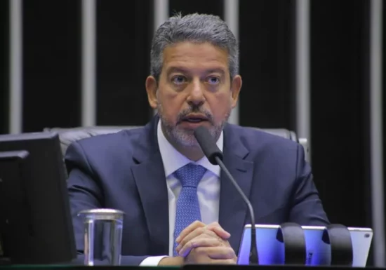 Arthur Lira Aponta Descompasso entre Executivo e Legislativo: Análise Política