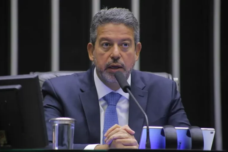 Arthur Lira Aponta Descompasso entre Executivo e Legislativo: Análise Política