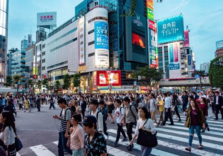 Japão Entra em Recessão: Desafios Econômicos e Políticas Monetárias