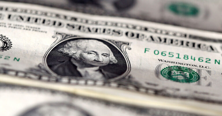 Dólar avança frente às principais moedas antes de reuniões de bancos centrais