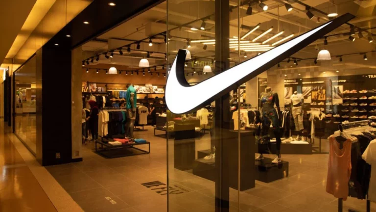 Nike Prevê Queda nas Vendas: Impacto das Mudanças de Estratégia nos Investidores