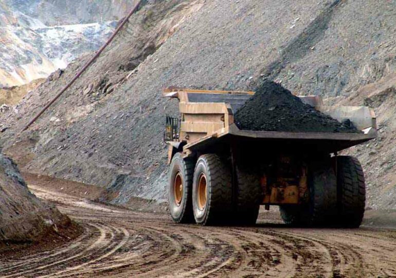 Preços futuros do minério de ferro avançam com expectativas de retomada da produção na China