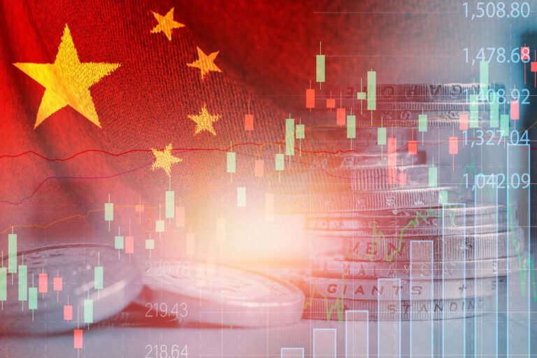 Ações Chinesas Encerram com Leve Baixa em Meio a Expectativas Mistas