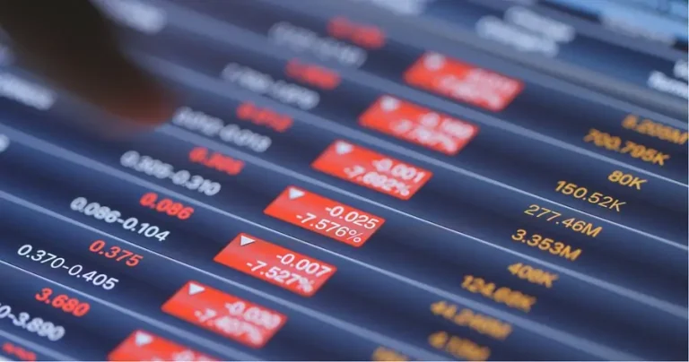 Por que os Futuros da Bolsa dos EUA Estão em Queda: Entenda os Impactos dos Rendimentos do Tesouro e dos Cortes nas Taxas de Juros do Fed