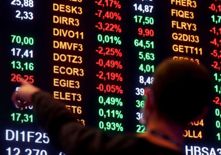 Ibovespa Fecha com Declínio Modesto em Sessão de Baixo Volume