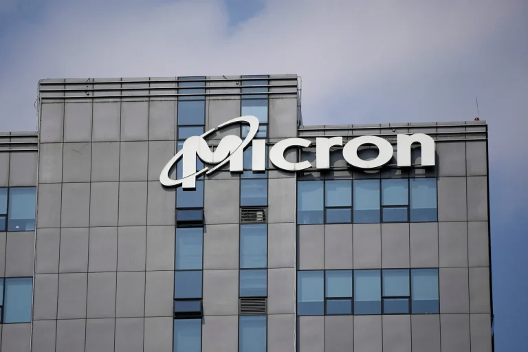 Micron Atinge Projeções de Receita, mas Ações Sofrem Queda