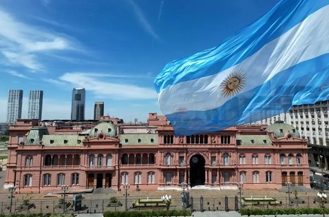 Argentina Entra em Recessão com Queda de 5,1% do PIB e Alta Desemprego no Primeiro Trimestre de 2024