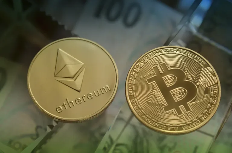 Criptomoedas Enfrentam Pressão com Queda de Bitcoin e Olhos Voltados para ETFs Ethereum