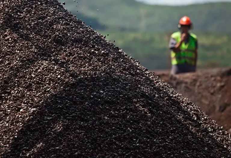 Queda nos Contratos Futuros de Minério de Ferro e Perspectivas do Mercado