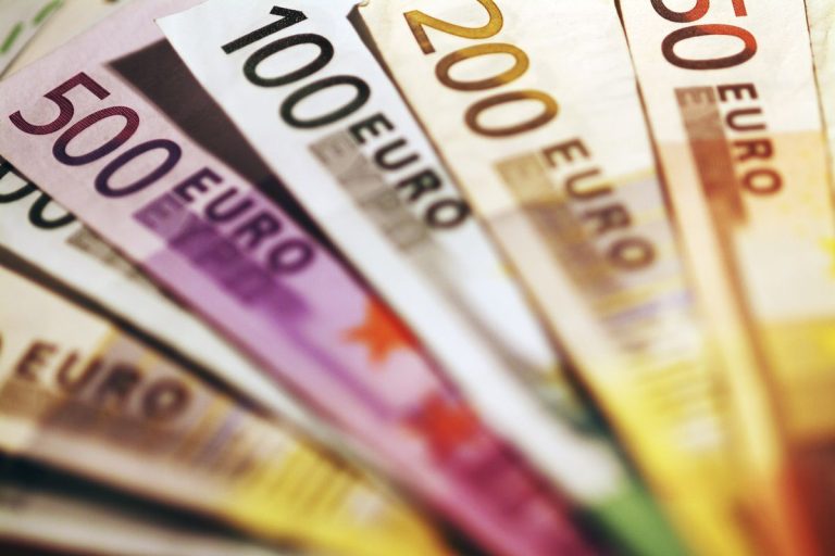 Mercados Asiáticos Apresentam Ganhos com Expectativa de Corte de Juros nos EUA e Recuperação na China