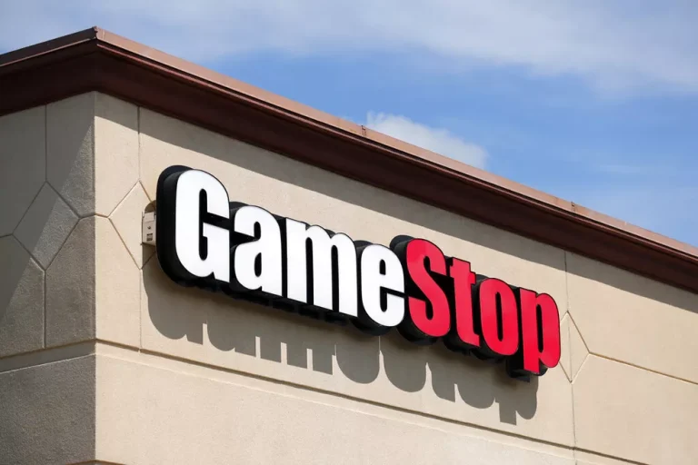 A Queda e os Desafios da GameStop: Uma Análise Profunda