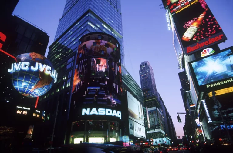 Empresas Americanas Enfrentam Dificuldades com Juros Altos: Impactos e Perspectivas
