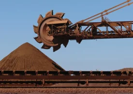 Queda nos Contratos Futuros do Minério de Ferro devido a Excesso de Estoque na China
