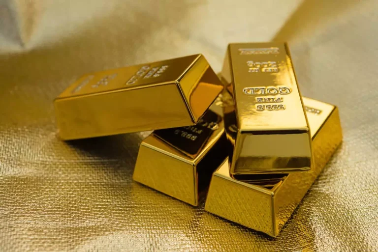 Preços do Ouro Estáveis: Expectativas de Cortes nas Taxas de Juros Impulsionam Mercado