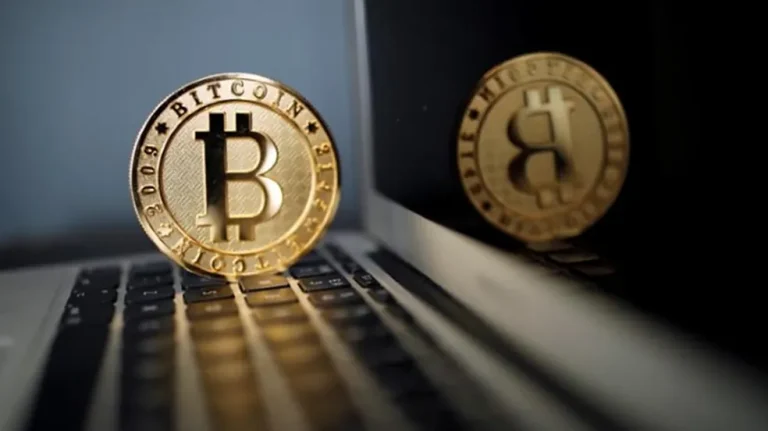 Impacto da Retirada de Joe Biden: Criptomoedas Sofrem Liquidações e Divergências de Opiniões no Mercado