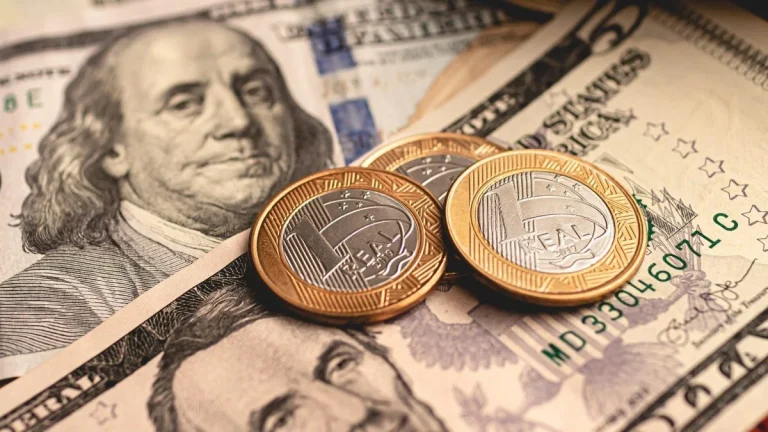 Dólar Fortalece Frente a Outras Moedas Após Comentários de Powell