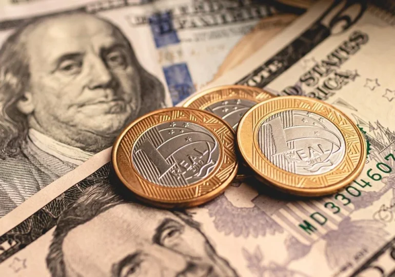 Dólar Fortalece Frente a Outras Moedas Após Comentários de Powell