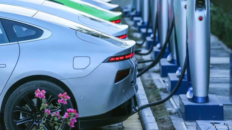 A Revolução dos Veículos Elétricos na China: Impactos e Tendências Globais