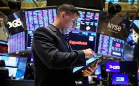 Wall Street Recuo: Investidores em Cautela Após Corte do Fed