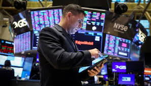 Wall Street Recuo: Investidores em Cautela Após Corte do Fed