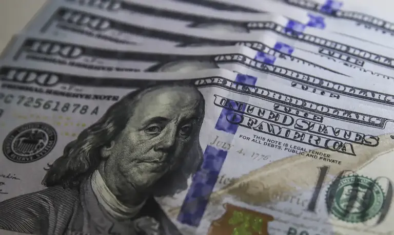 Dólar atinge máxima de sete semanas após dados de emprego nos EUA