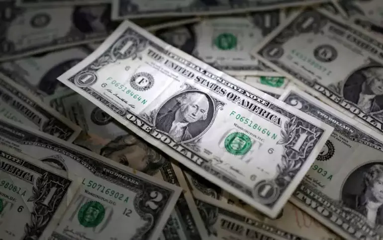 Dólar sobe ante o real com tensões no Oriente Médio