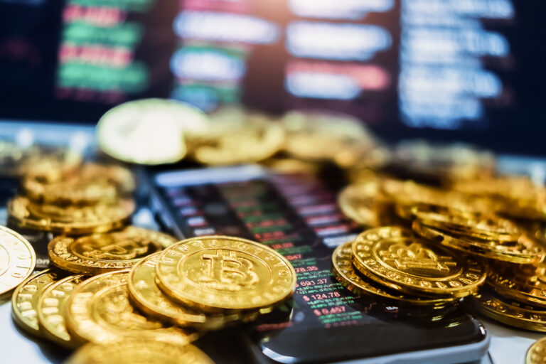 Bitcoin se aproxima de máxima histórica com expectativa de alta