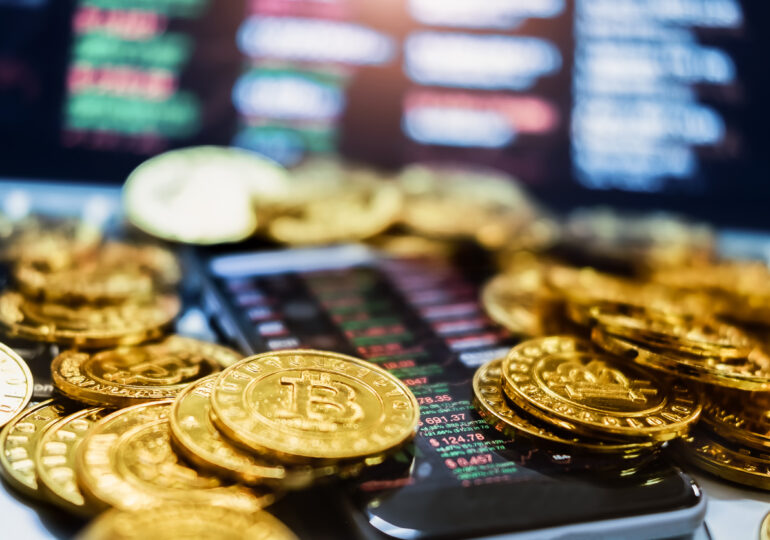 Bitcoin se aproxima de máxima histórica com expectativa de alta