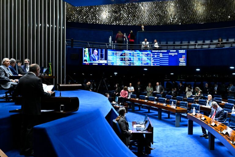 STF determina suspensão do aumento do IOF