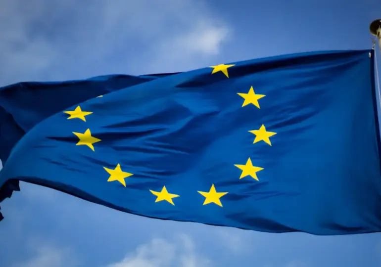 Inflação na zona do euro permanece próxima da meta do BCE